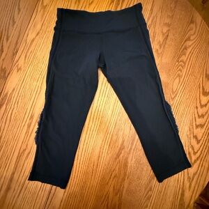 Lululemon Athletics Black Crop Capri Leggings Pants Reflective Ruffle Size 8